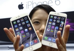 A customer shows off the new Apple iPhone 6 and 6 Plus at a store in Tokyo. AP FILE PHOTO