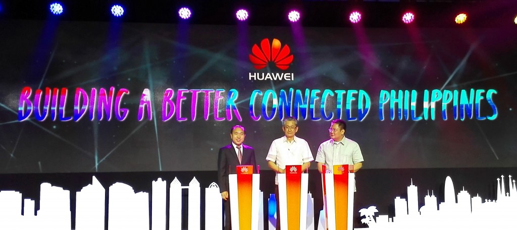 (From Left)CEO of Huawei Philippines, Deputy Executive  Director ICTO, Commissioner of NTU officiate the opening ceremony of Huawei  Philippines ICT Roadshow2015