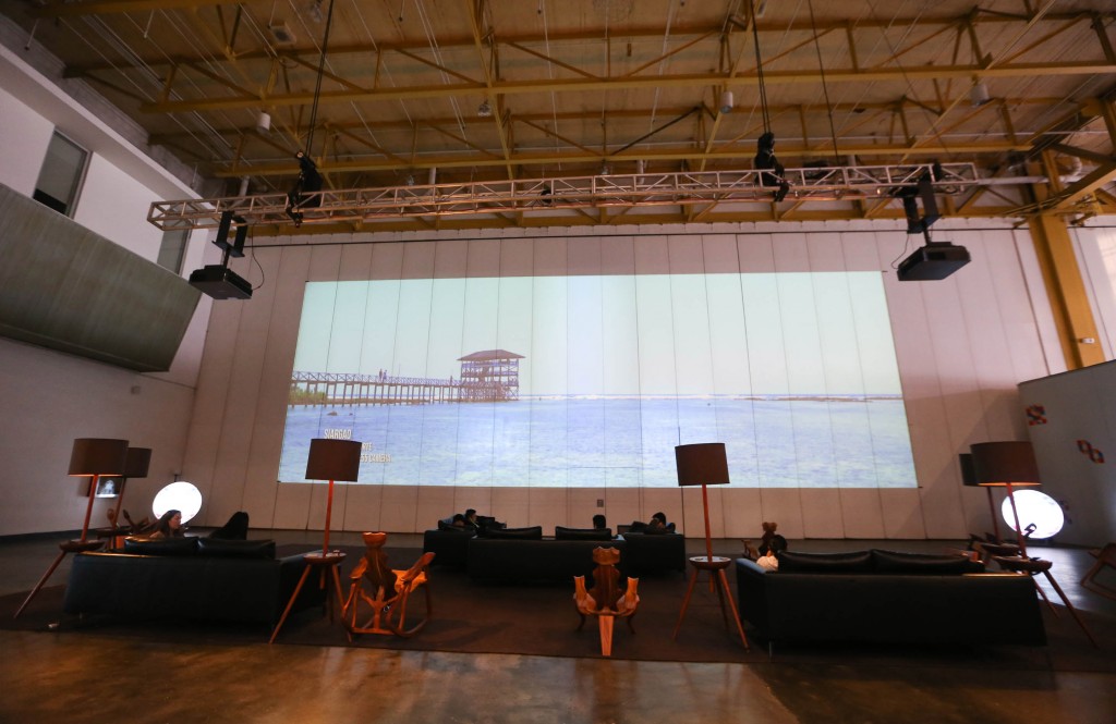 APEC-IMC/NOVEMBER 16, 2015 Lounge area with wall video projection of beaches and other local tourist destinations shown at the APEC 2015 International Media center, World Trade Center, Pasay City. INQUIRER PHOTO/LYN RILLON