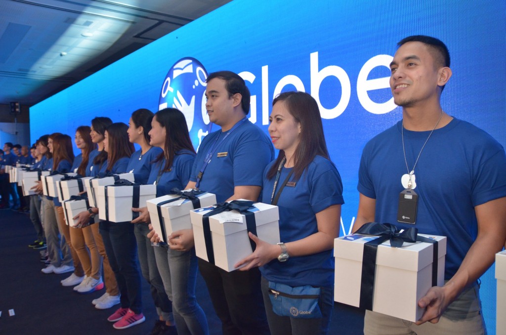 Globe relationship managers line up and get ready to gift their customers with a wonderful surprise!