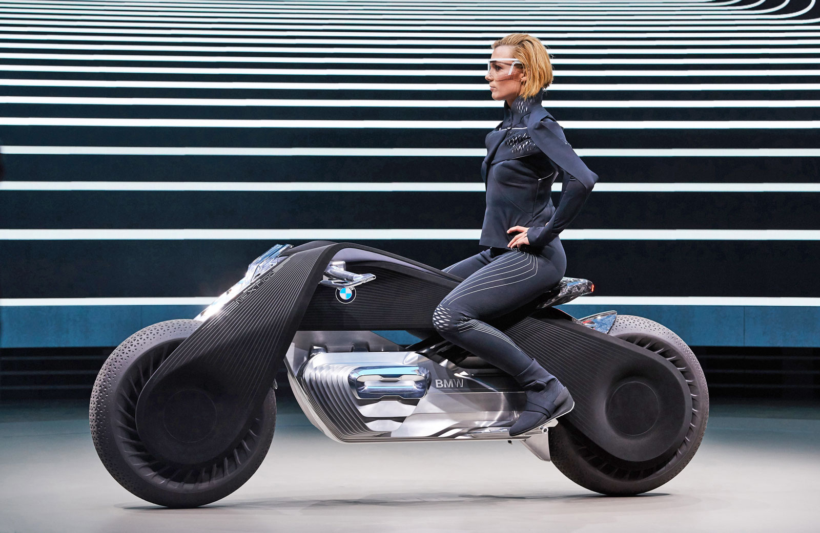 BMW shows off no-helmet concept motorcycle | Inquirer Technology