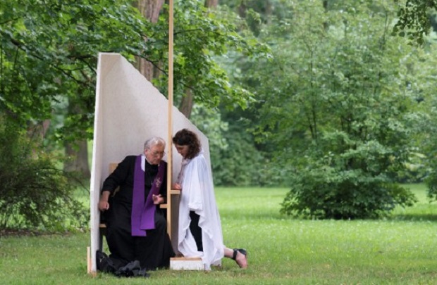 A priest listens to a confession on the Blonia Meadows in Krakow, on July 26, 2016, to celebrate the Opening Mass on the first day of the World Youth Days. Pope Francis heads to Poland on July 27 for an international Catholic youth festival with a mission to encourage openness to migrants made tougher by a fresh jihadist attack in France in which two jihadists attacked a church in a Normandy town, killing an elderly Catholic priest by slitting his throat, and severely injuring another person. / AFP PHOTO / JOE KLAMAR