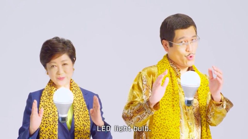 WATCH 'PenPineappleApplePen' guy pushes for energy conservation