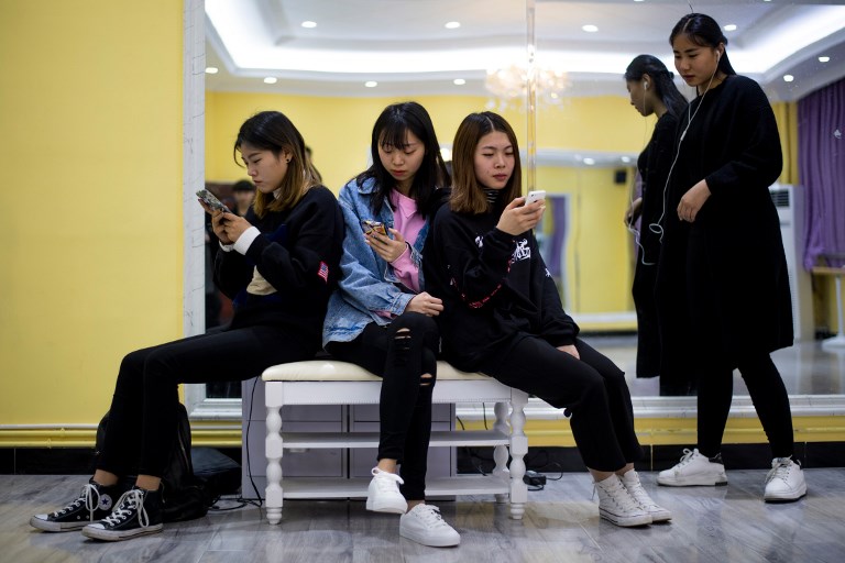 Chinese province to ban homework on cellphone apps