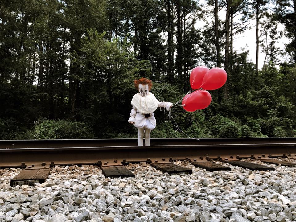 LOOK: Little kid dressed up as Pennywise might just give you nightmares ...