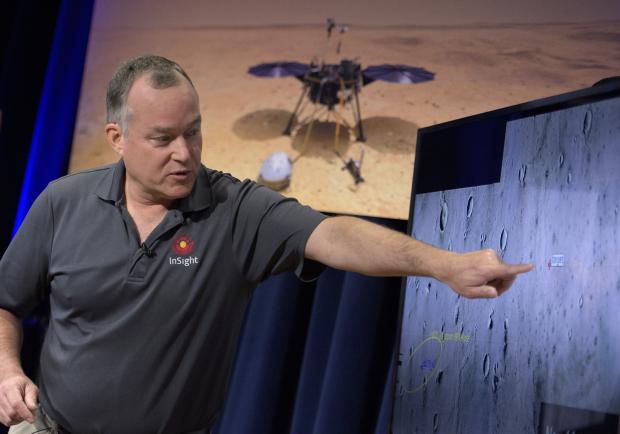 Tom Hoffman at Mars pre-landing briefing at NASA
