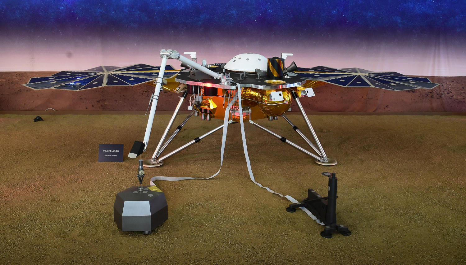 20181127 Mars InSight Landing NASA Replica