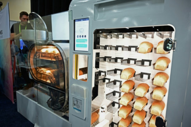 Breadmaking robot