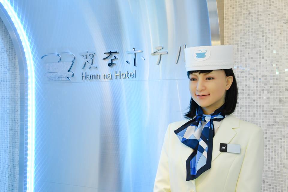 hotel in japan that has robot staff