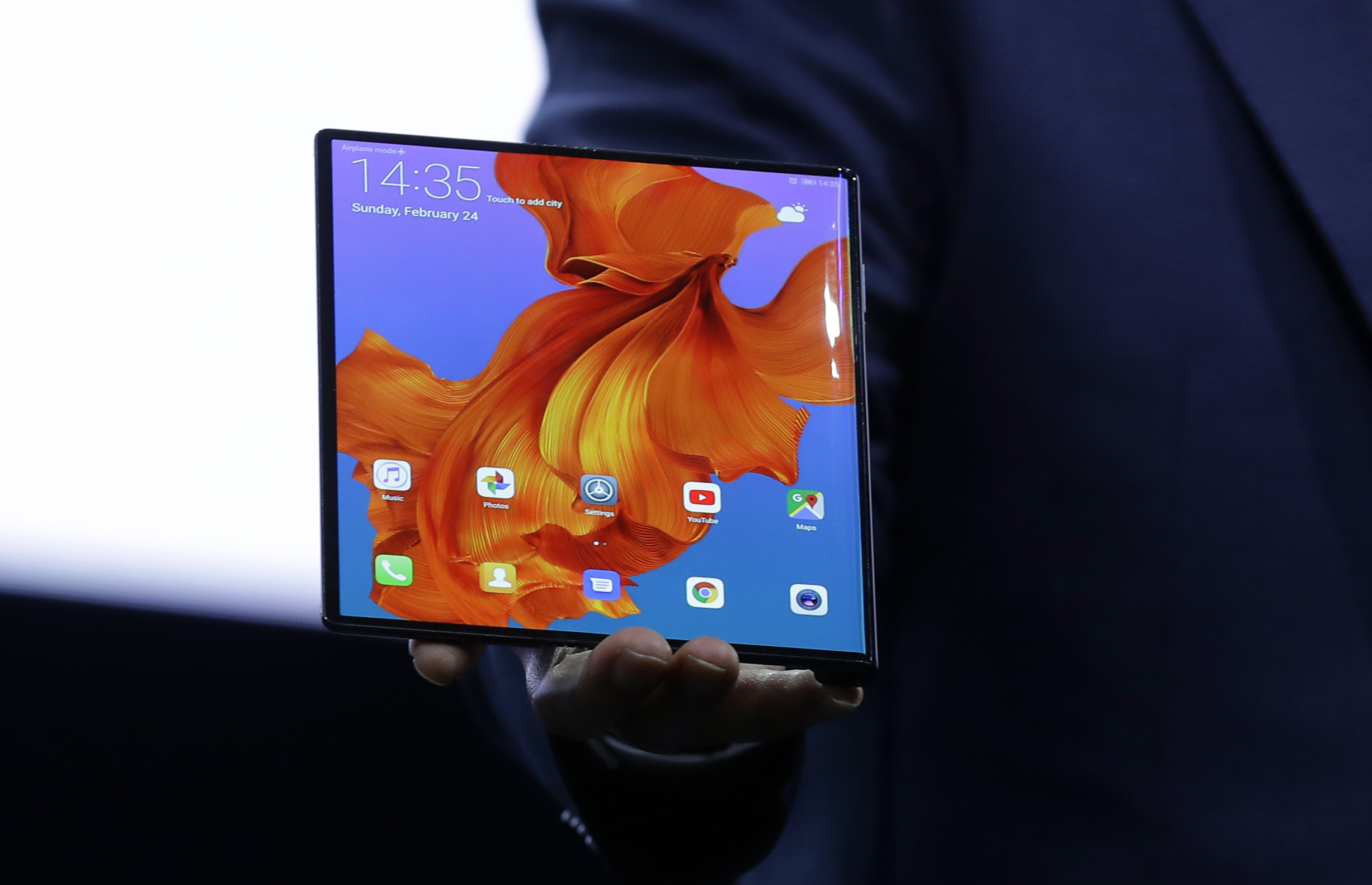 China's Huawei unveils 5G phone with folding screen
