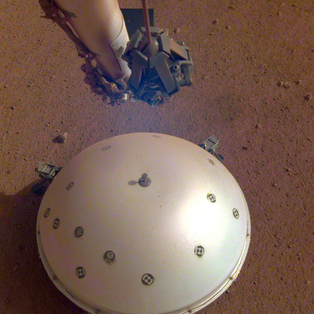  Mars lander picks up what's likely 1st detected marsquake