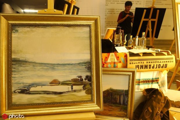 AI robot painter holds first art exhibition in Beijing