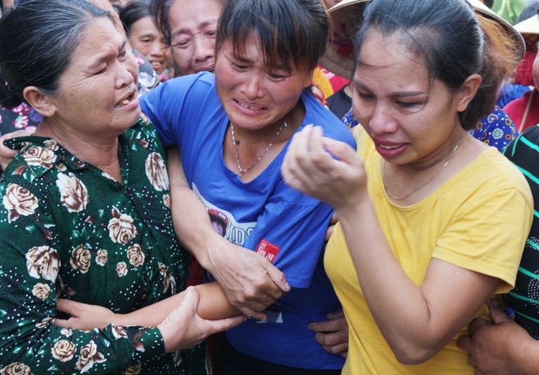 Mom and daughter reunite in Vietnam after 24 years thanks to Facebook ...