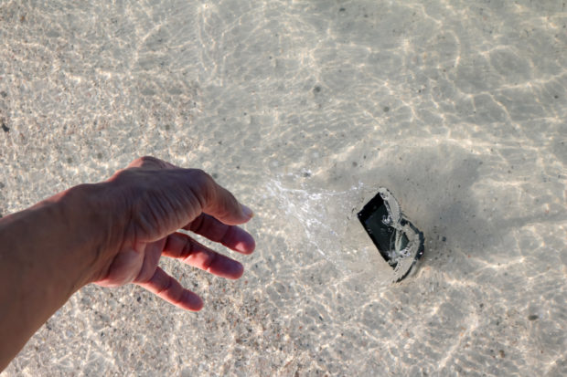 smartphone that fell in the water