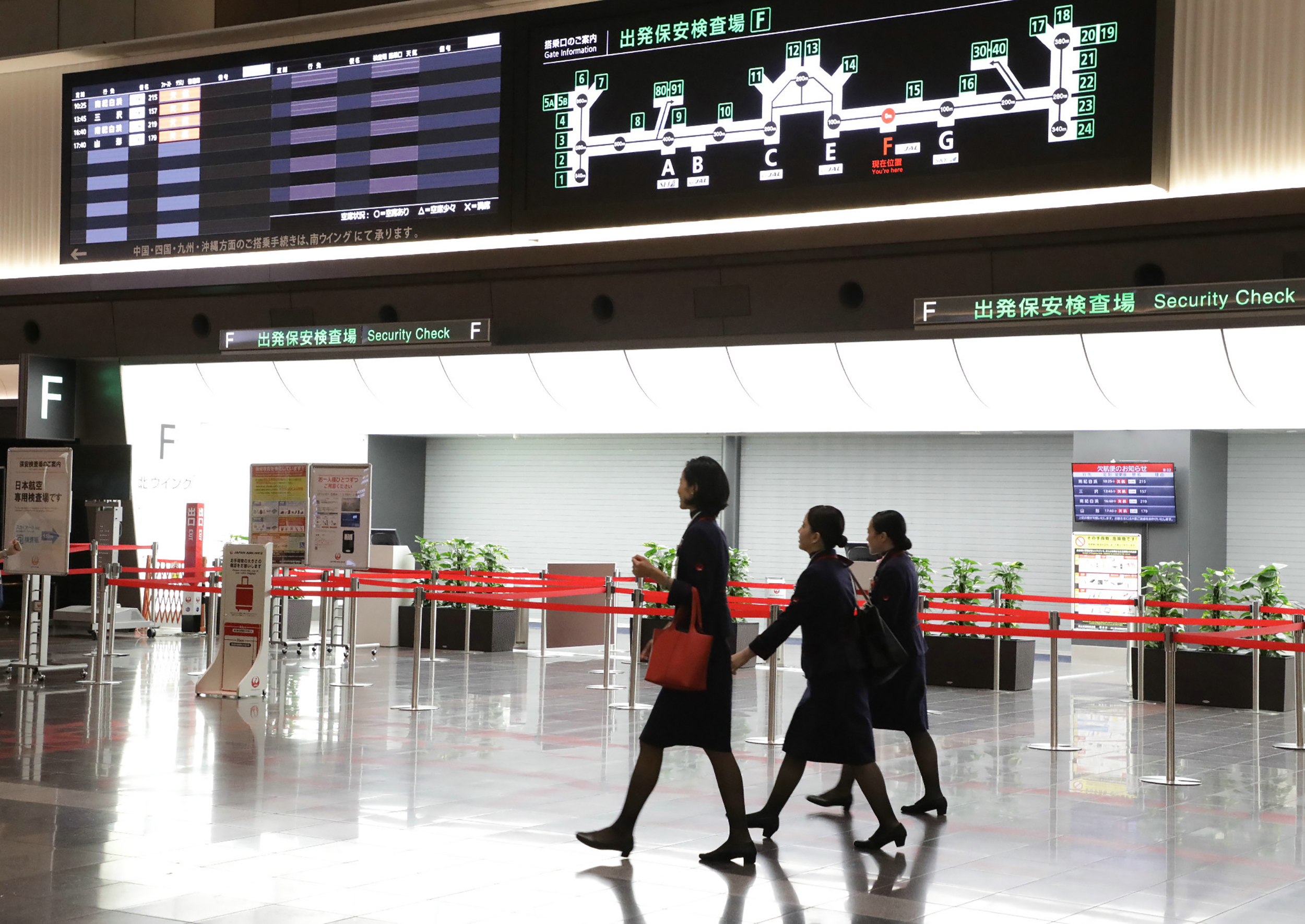 Tokyo airport. Аэропорт Ханэда в Токио. Аэропорт Ханеда Япония. Аэропорт Нарита Япония. Токийский аэропорт Ханеда.