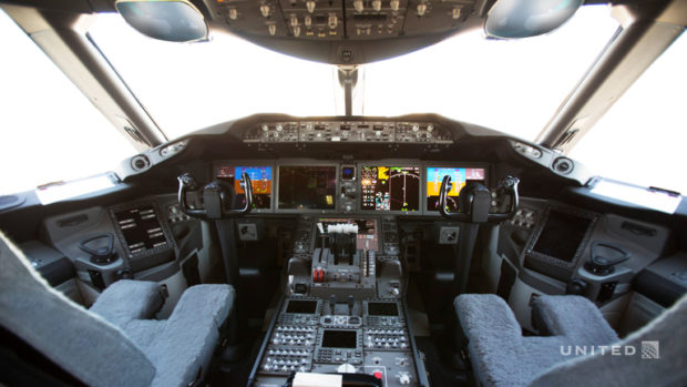 united airlines cockpit