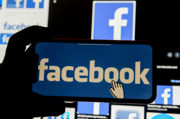 Facebook unfriends Australia: News sites go dark in content row