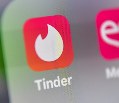 Dating apps team up to make vaccinating hot