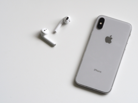 What Features do Airpods Offer?
