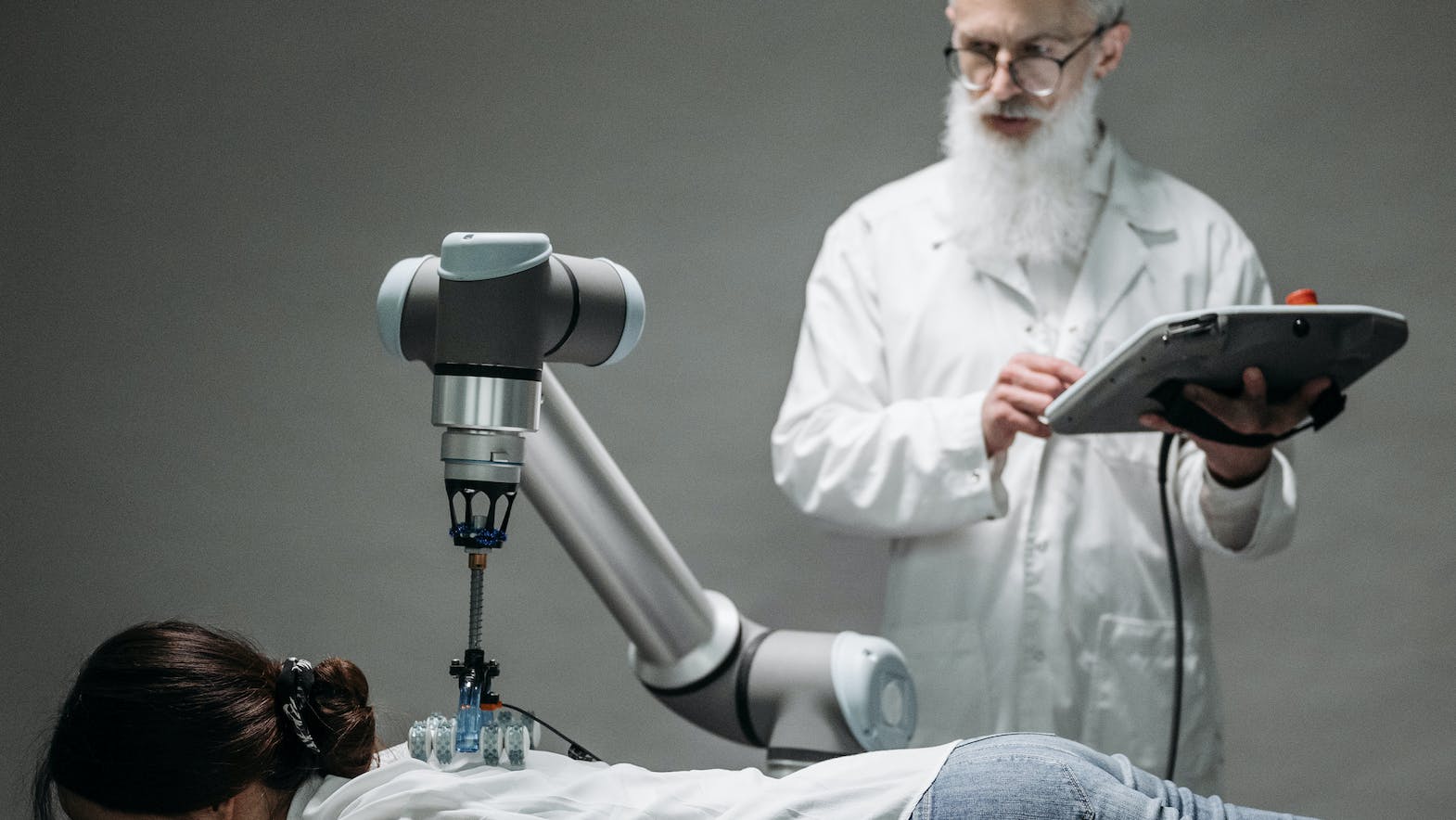 Electric zaps improve robot surgery skills Inquirer Technology