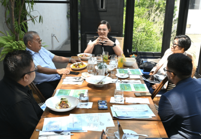 Ito ay larawan ng media roundtable sa mas mabuting nutrisyon o pagkain para sa mga Pilipino.