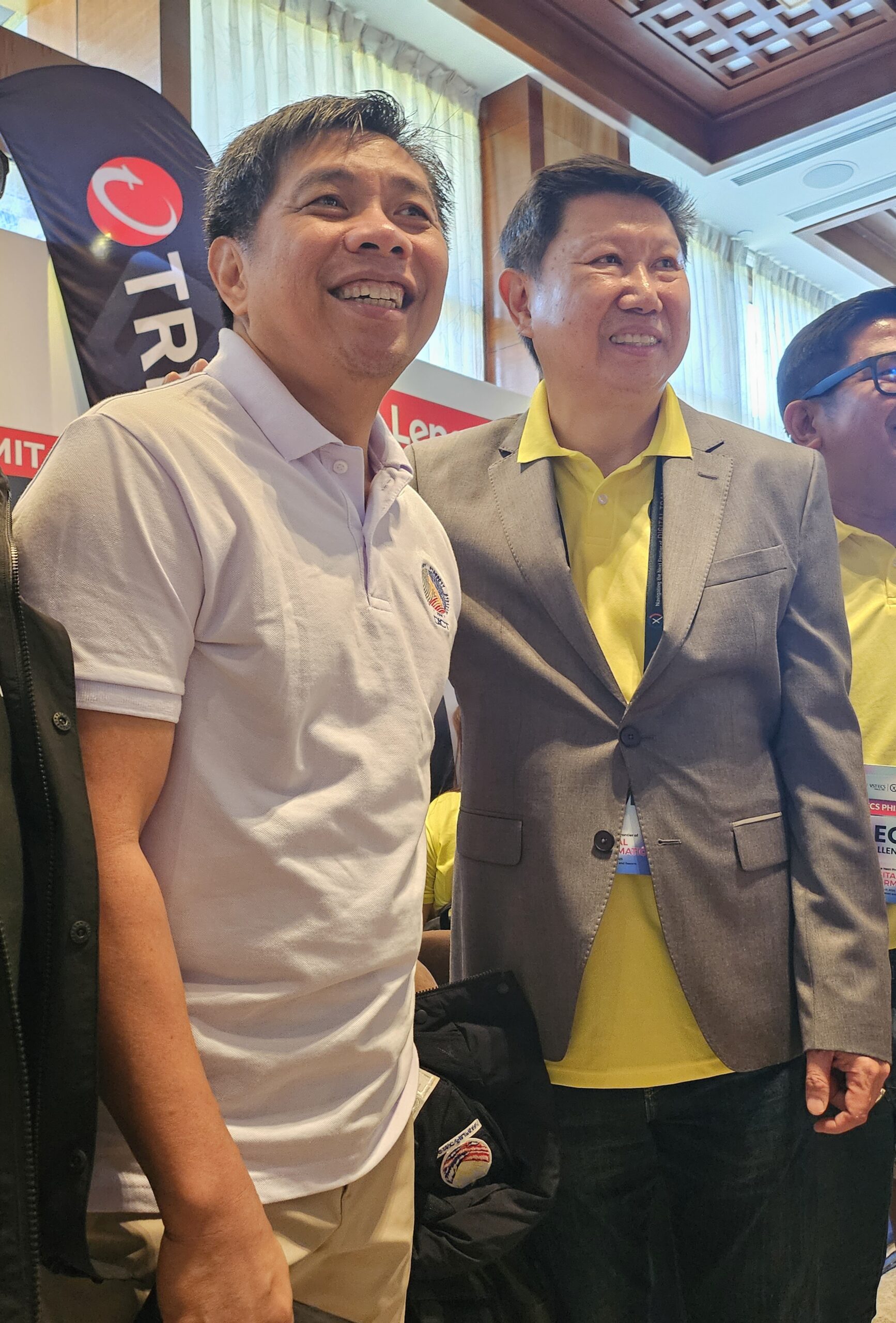 DICT Secretary Henry Aguda (left) says transparency in governance is among the priority goals of the department. He spoke at the closing day of a tech
summit organized by VST ECS Philippines, a distributor of ICT solutions and products. —PHOTO BY KATHLEEN DE VILLA/INQUIRER