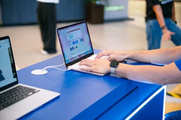 MacBook Neo, The Loop