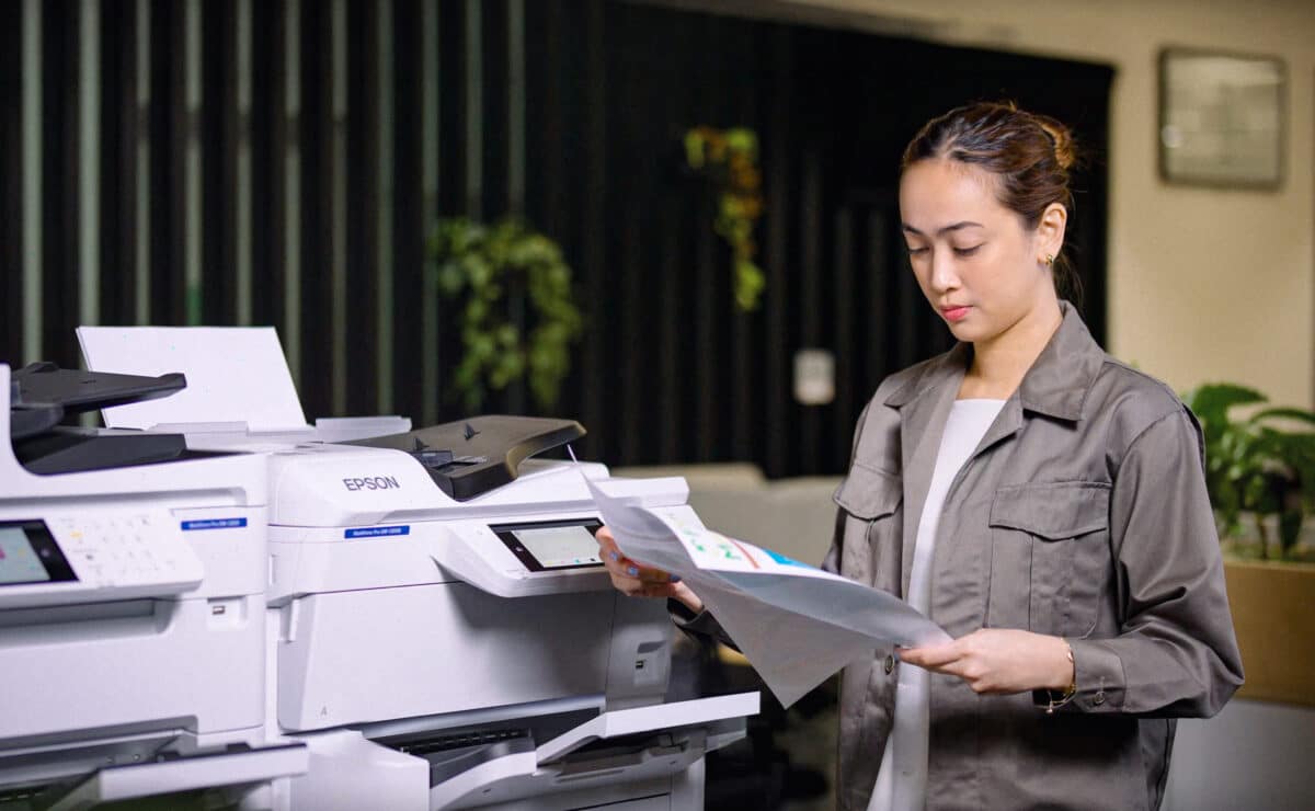 Beyond unit economics, the Epson WorkForce EM-C8100 functions as a heavy-duty 4-in-1 multifunction partner designed to handle the daily demands of fast-paced workgroups: ● Ultra-High Yield Consumables: Print thousands of pages before requiring ink replacements, significantly lowering maintenance interventions and administrative hassle.