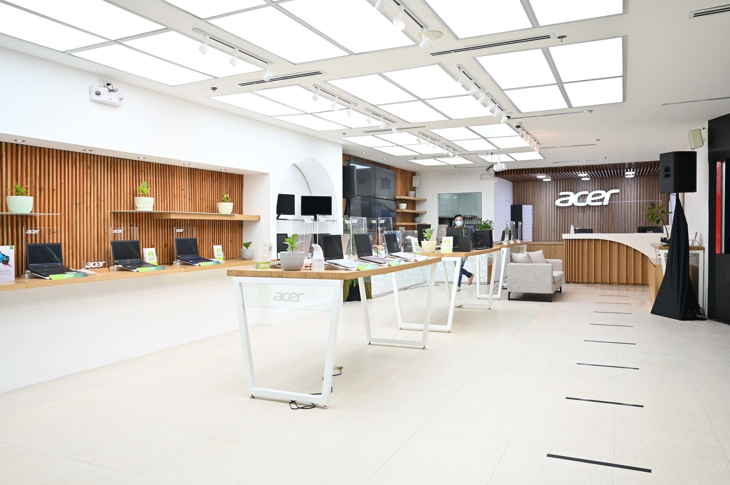 Buy Acer laptops at Acer's flagship store in SM Megamall Cyberzone