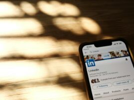 Improve your LinkedIn profile with AI